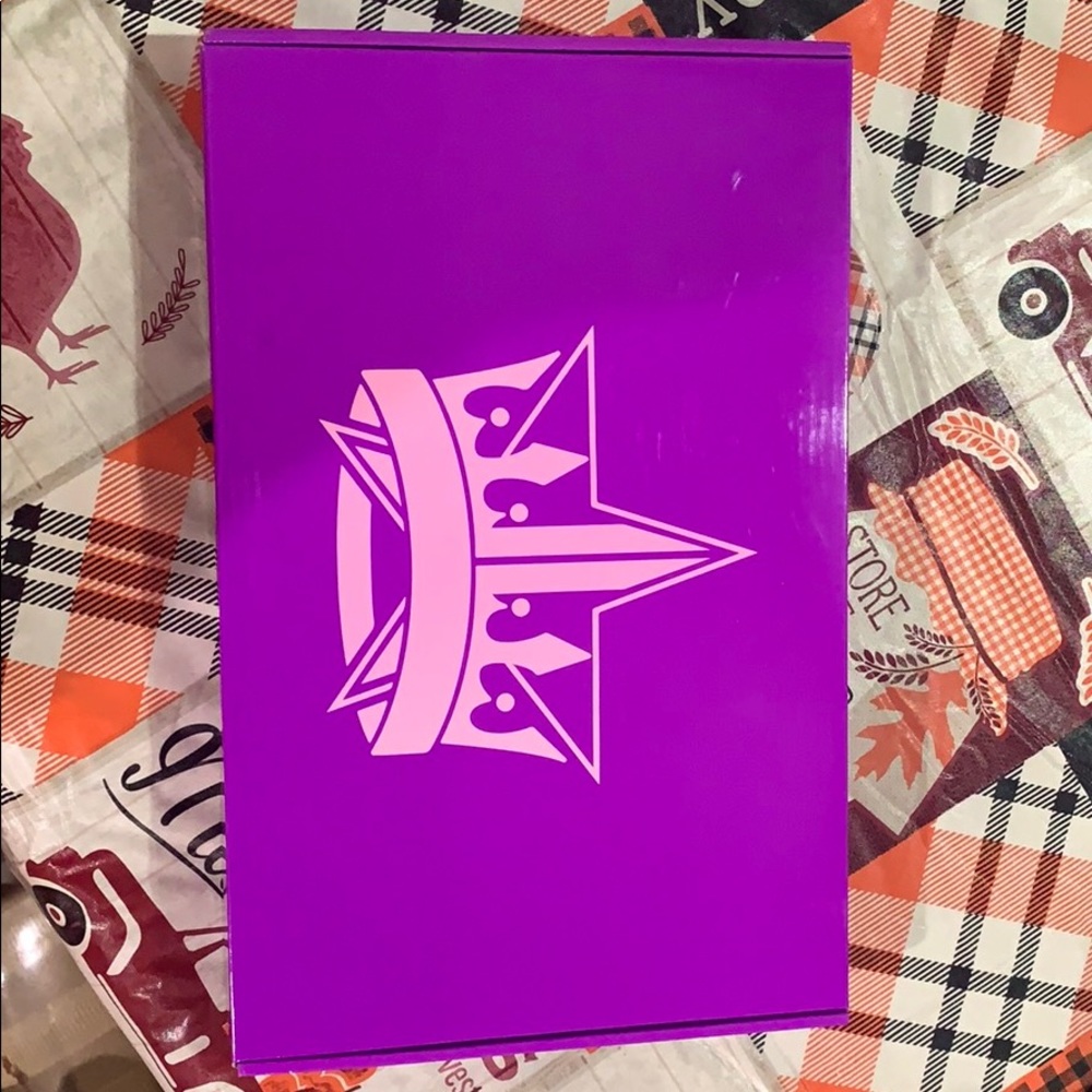 Brand new never opened Jeffree star mirror